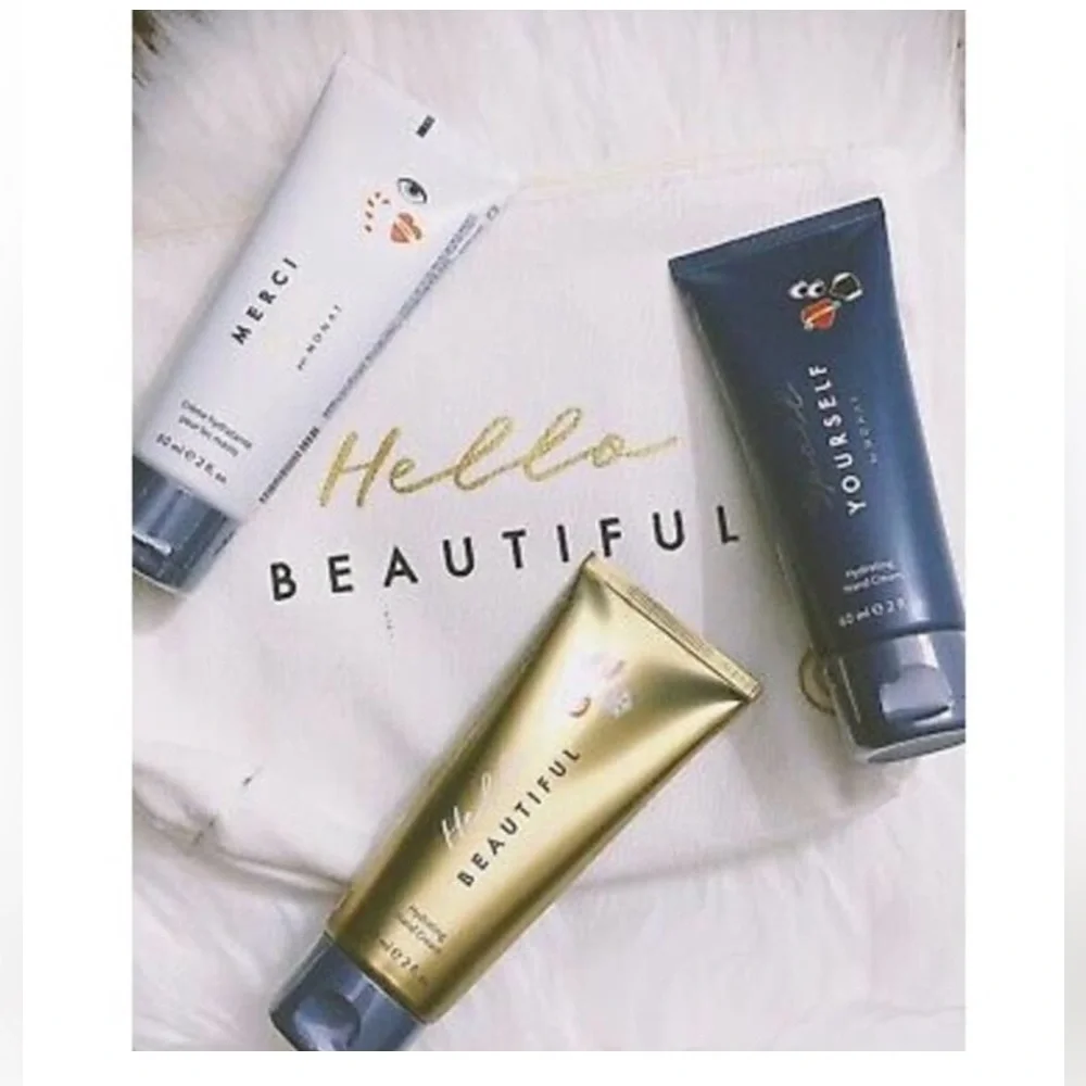Monat Oh What Fun Baby It's Cold Outside Gift Set Hand Cream Lotion New